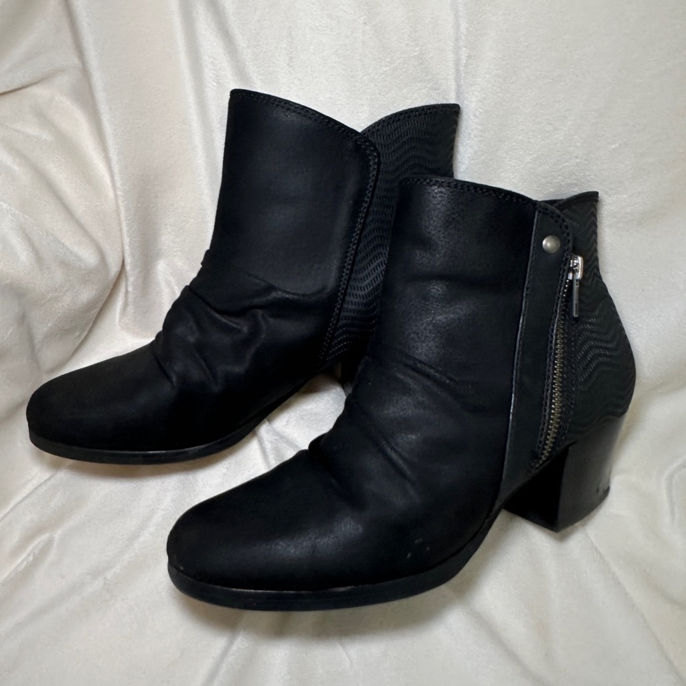 Black Ankle Boots, zip closure, 2" heel Size 10M